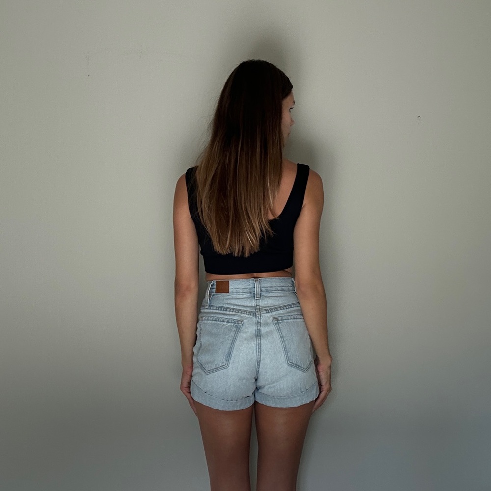 Urban Outfitters BDG Light Wash Denim Jean High Rise Short Shorts Size 24 - Picture 3 of 13
